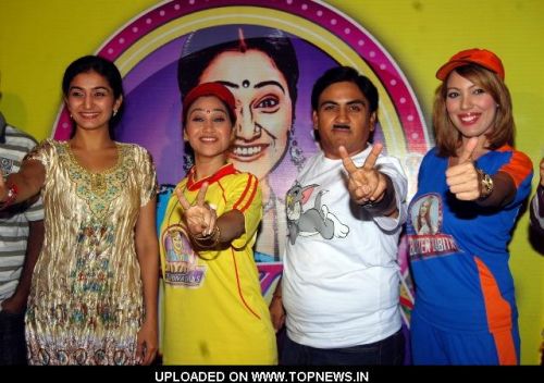 Shweta Bhosle, Disha Wakani, Dilip Joshi and Moonmoon Banerjee at on Location of Tarak Mehta Ka Oolta Chashma
